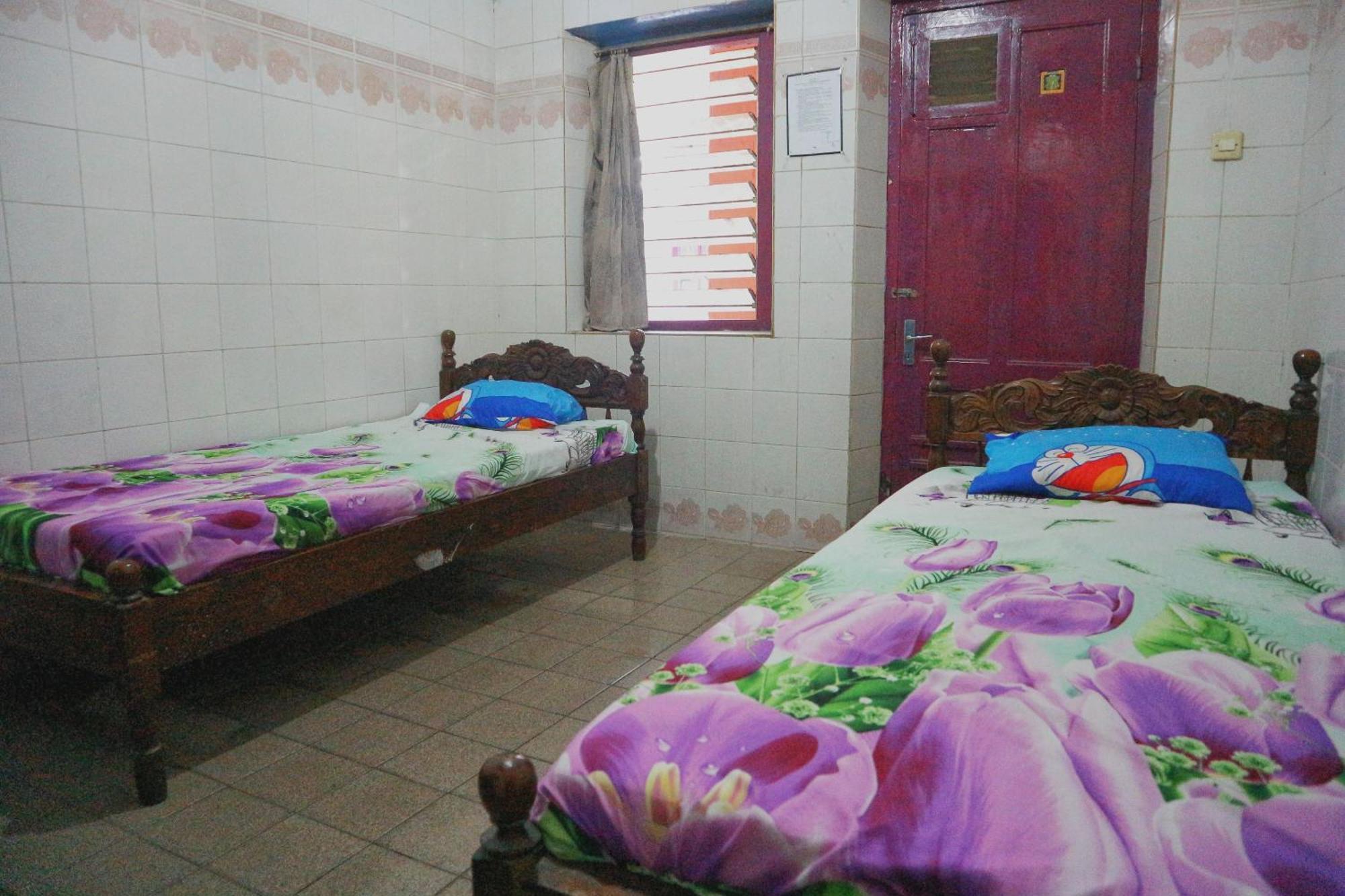 Oyo Life 1972 Aman Family Inn Syariah Ponorogo Εξωτερικό φωτογραφία