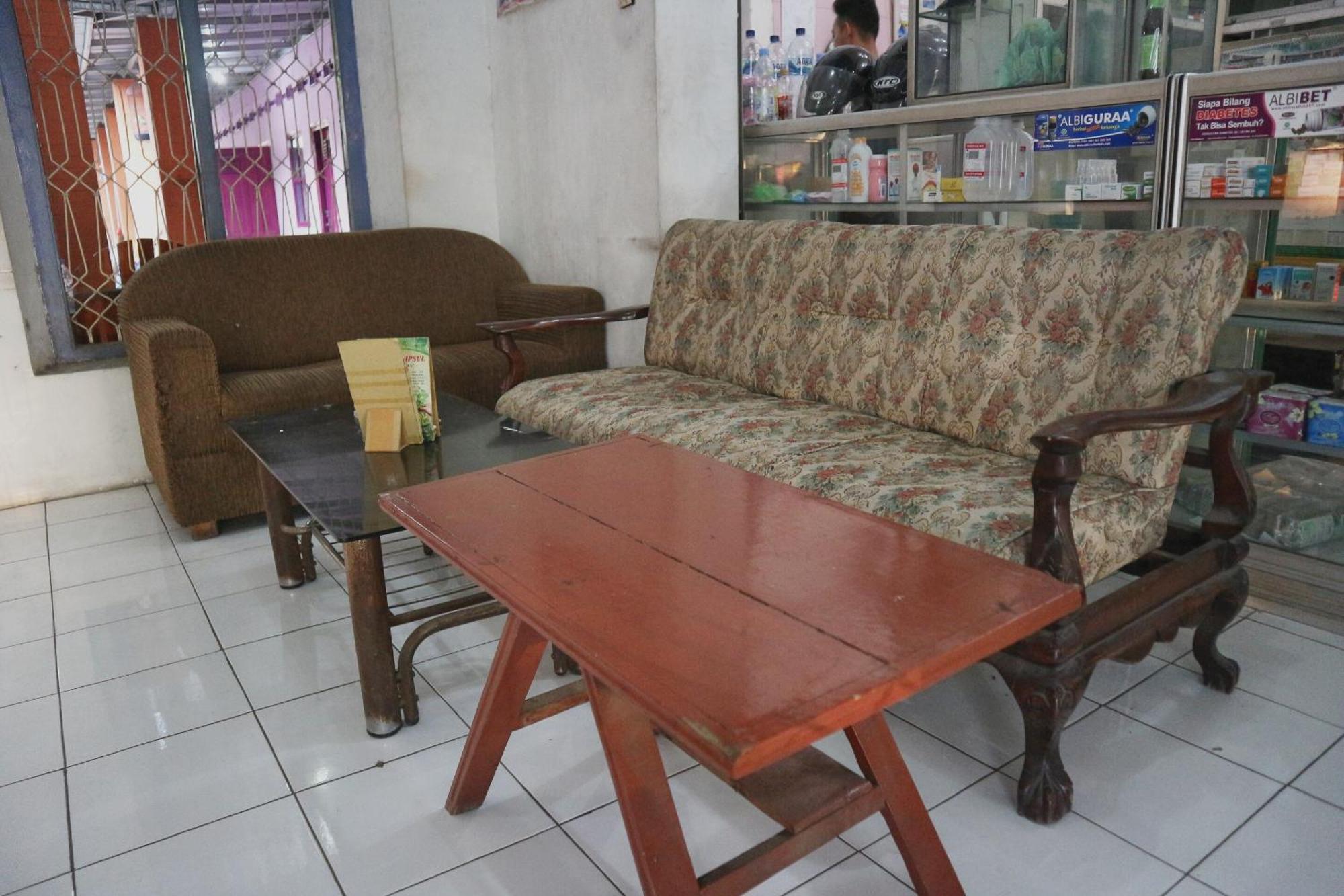Oyo Life 1972 Aman Family Inn Syariah Ponorogo Εξωτερικό φωτογραφία